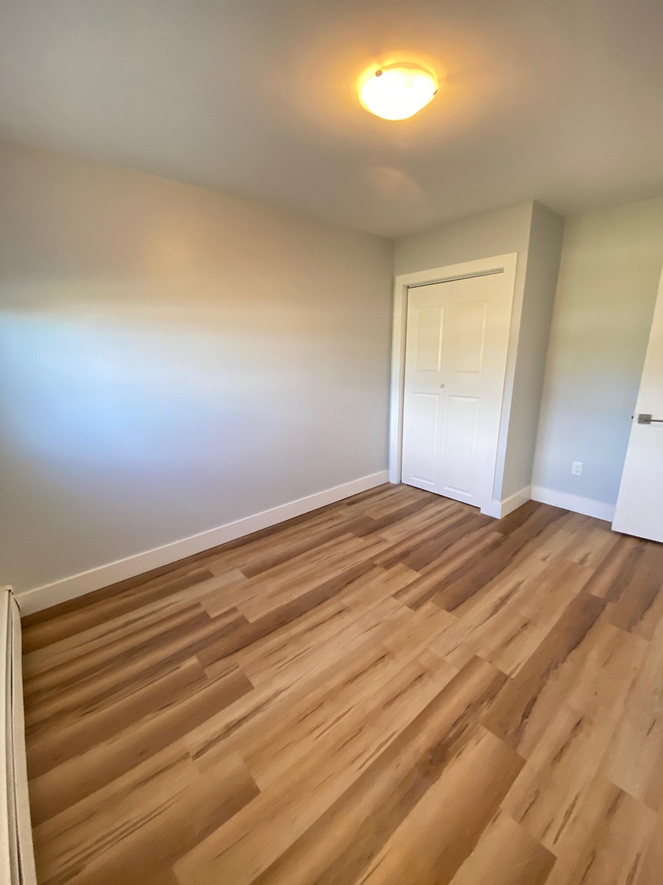 Bright & Renovated 3-Bedroom Apartment Sydney, Great Location 5