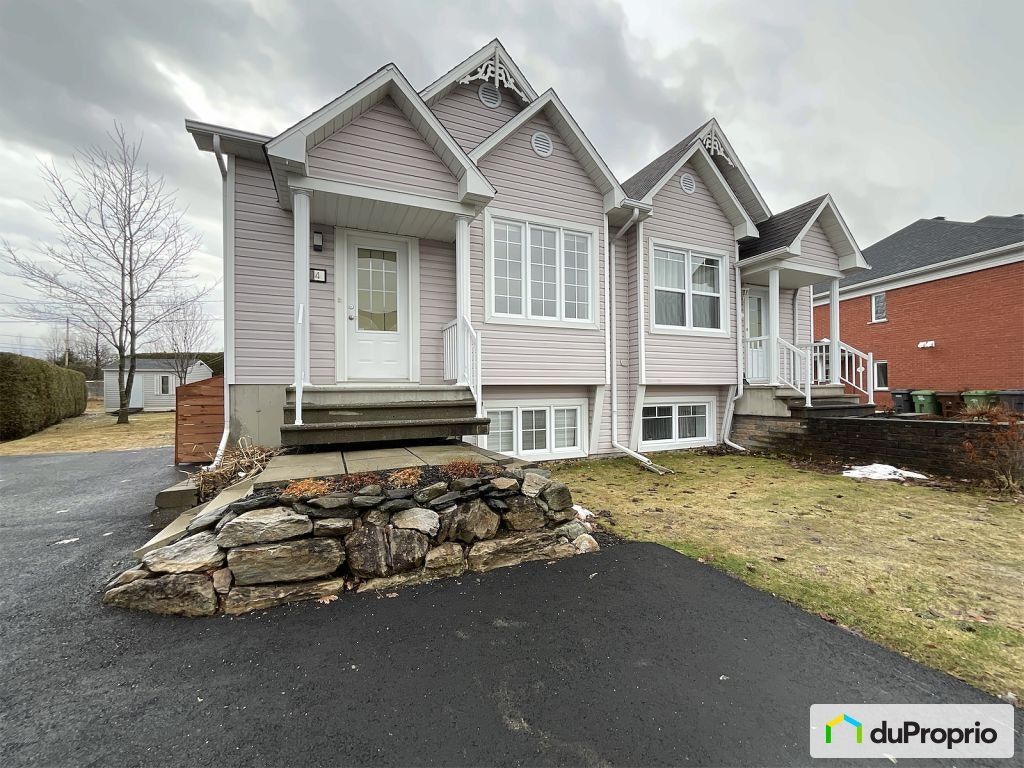 $349,900 - Semi-detached in Sherbrooke (St-Élie-d'Orford) — photo 1