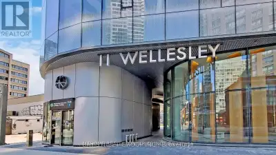 Price: $689,000 / $2,614/mo Welcome to "Wellesley on the Park"! This is a 567 sqf1+1 unit facing sou...
