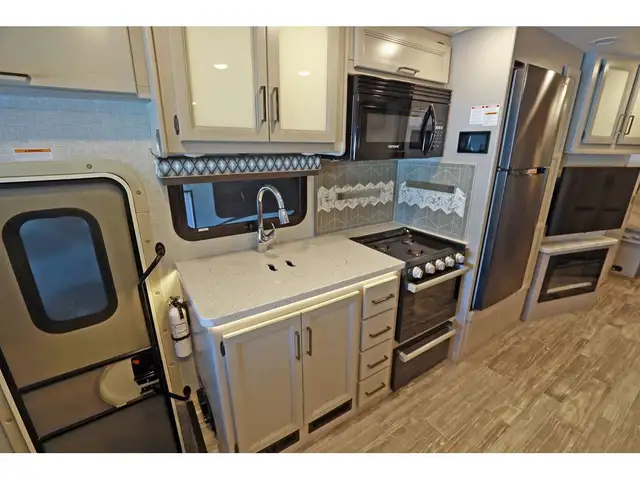 2022 Thor Motor Coach Hurricane 35M Classe A VR / RV 1.5 SDB + F in RVs & Motorhomes in Laval / North Shore - Image 9