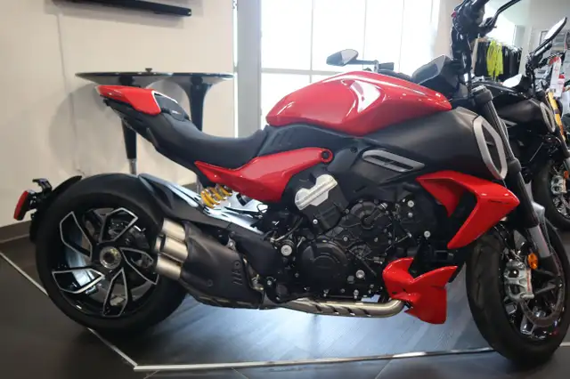 2025 Ducati Diavel V4 Ducati Red in Street, Cruisers & Choppers in Edmonton - Image 3