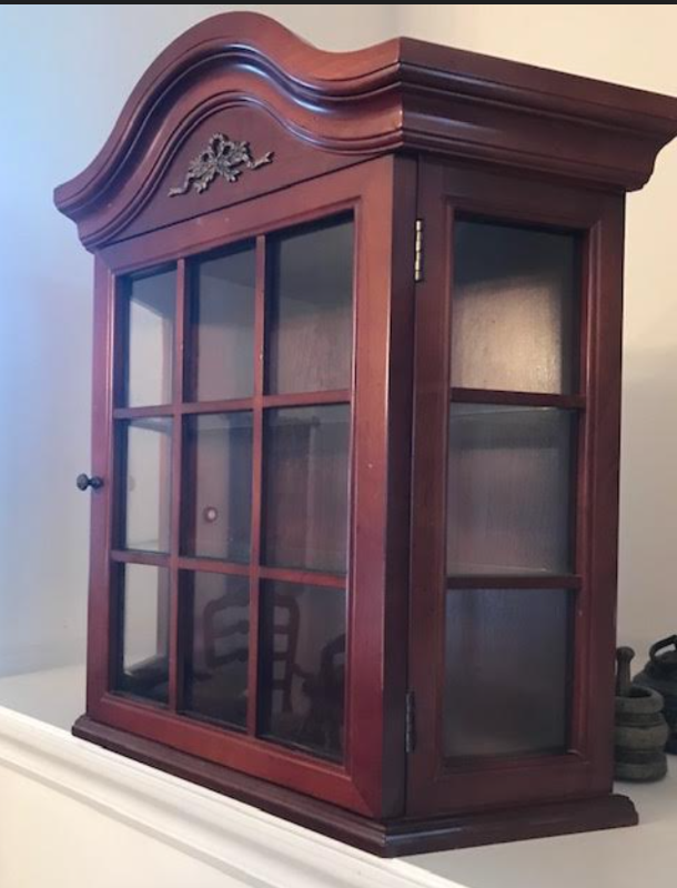 Vintage Bombay Co Wall Curio Cabinet with 2 Glass shelves in Bookcases & Shelving Units in City of Toronto - Image 2