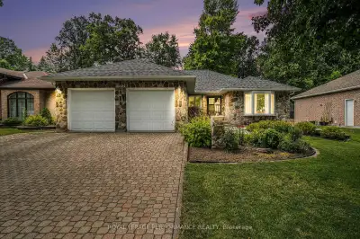 Welcome to 572 Dean Drive! This stunning executive style 3 bedroom bungalow is boasting over 1800 sq...