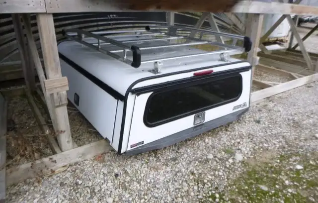 2015 - 2020 Ford F150 6'6 White ARE Contractor Truck Cap in Other Parts & Accessories in Kitchener / Waterloo - Image 3