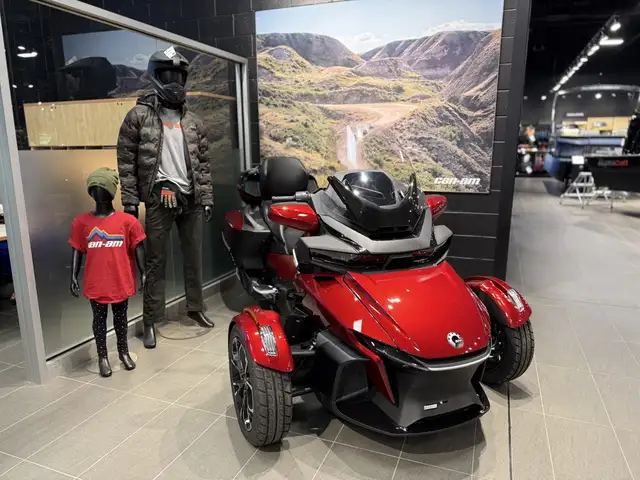 2025 Can-Am Spyder RT Limited in Sport Touring in Norfolk County - Image 2