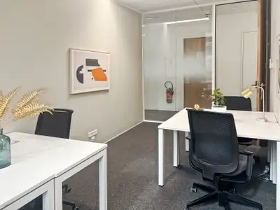 A fully serviced private office with 3 people, ready to use from day one. Work with focus and privac...