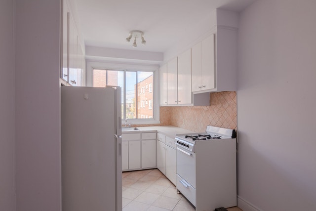 4505 Dupuis Avenue — photo 1