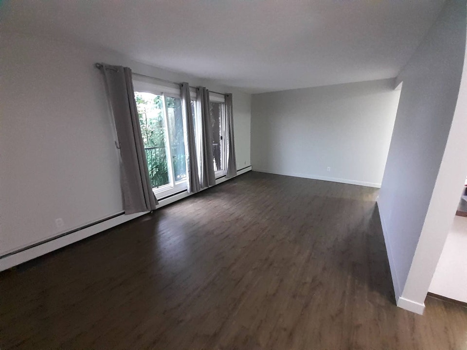 10966 124 ST-Affordable Luxury 124 St-1&2 BDR- 1/2 MONTH FREE!! 5