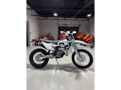 2026 Husqvarna TE 300 Husqvarna TE 300 2026 Les photos peuvent être à titre indicatif et sans inscri...