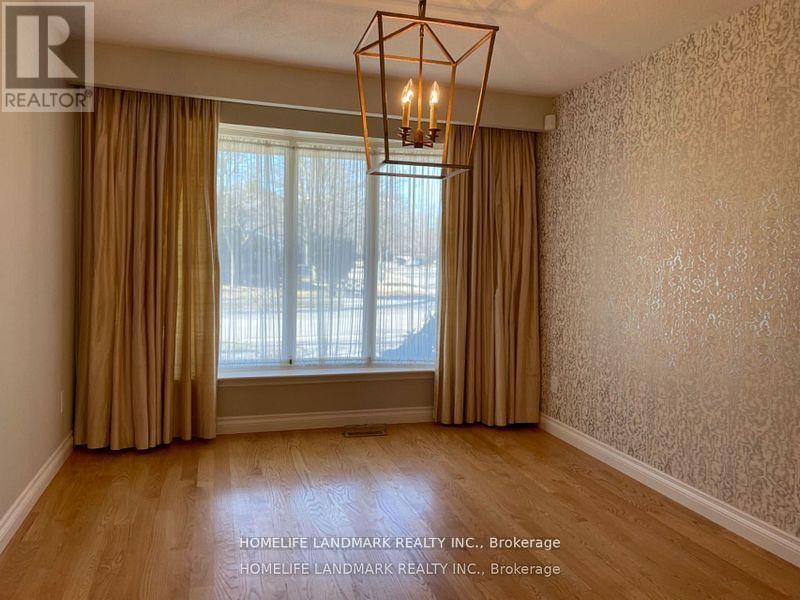 211 CHEBUCTO DRIVE Oakville (FD Ford), Ontario 3