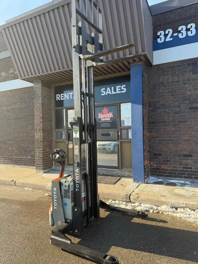 2018 Toyota Walk Behind Pallet Reach / Straddle Stacker on Sale in Heavy Equipment in Mississauga / Peel Region - Image 4