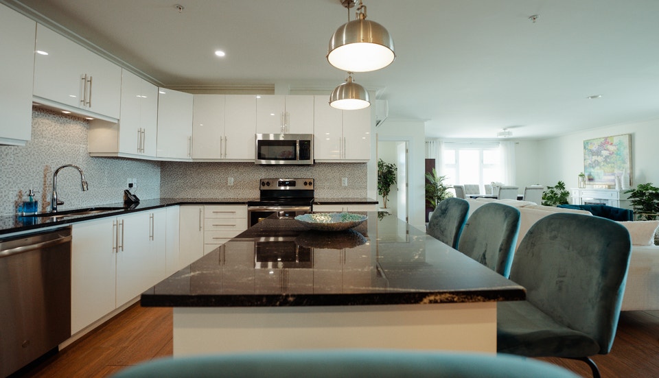 Beautiful 2 bed + den Clayton Park West  Nov 1 2