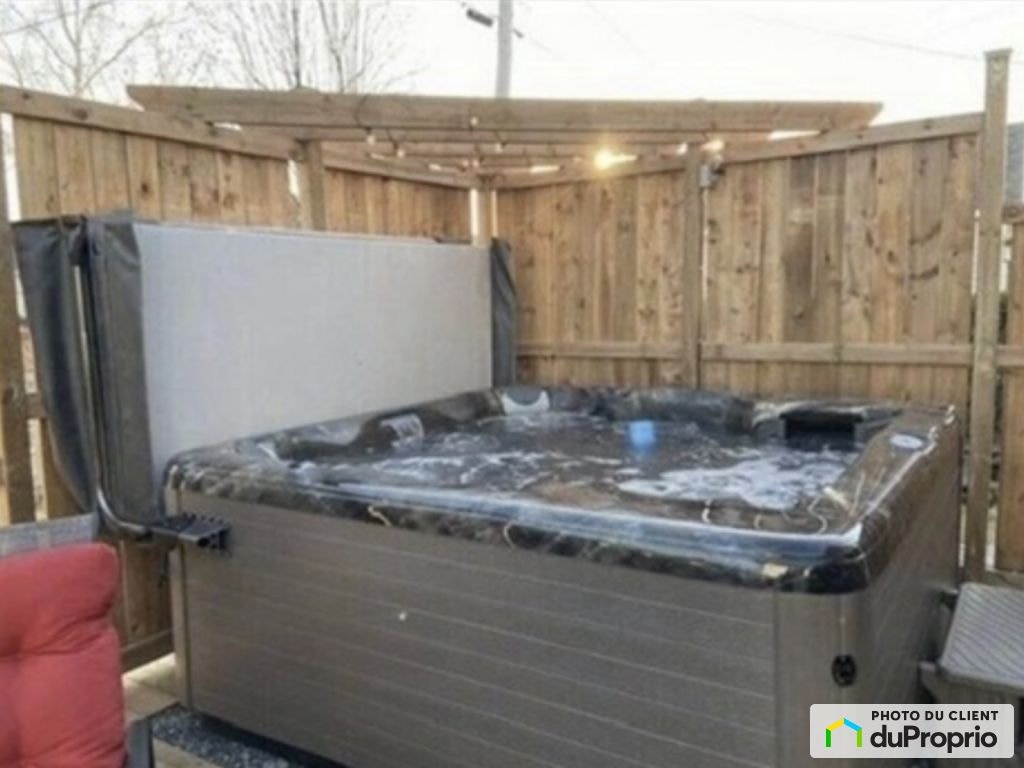 $575,000 - Bungalow for sale in Riviere-Du-Loup — photo 2