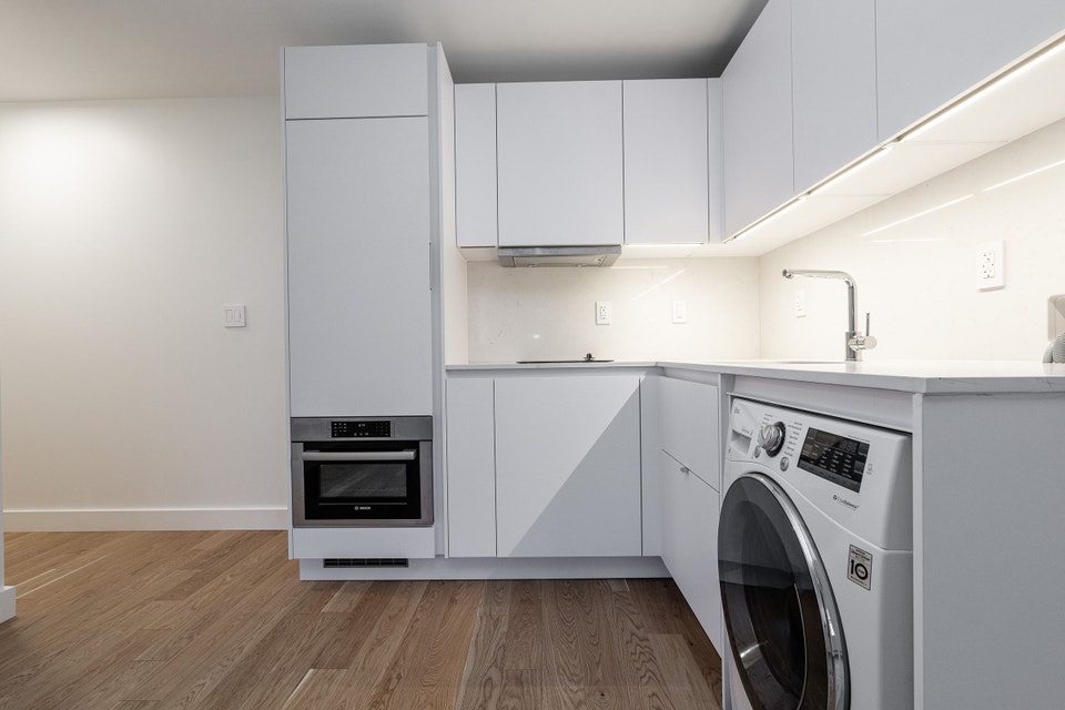 Bachelor suite, Dowling and King Street - ID 3511 3