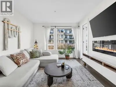 Fully Furnished Executive Rental at West Quay in vibrant Lower Lonsdale. This spacious 2 bed, 2 bath...