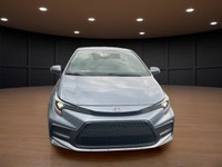 Discover the 2020 Toyota Corolla SE in a vibrant blue finish, featuring front-wheel drive and except... (image 2)