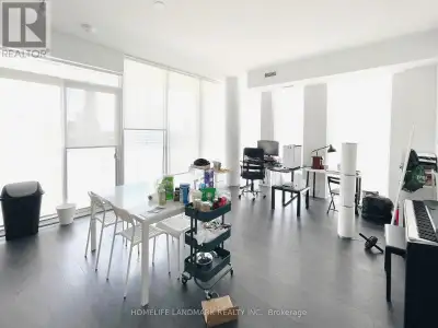 Comes with 1 Parking! Lower Penthouse Condo With Phenomenal View. AAA Location In The Heart Of Downt...