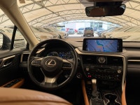 The RX 450h Executive is defined by its "creamy" ride quality and meticulously crafted interior. For... (image 9)