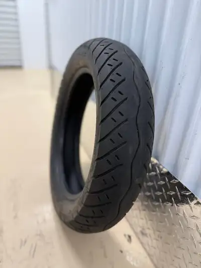 Size 130/90 R15 Motorcycle tire No damage or punctures Price 30$ Located in my storage. 1460 The Que...