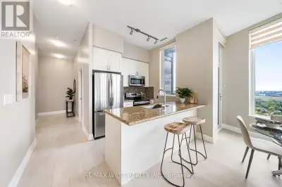 PH10 - 7161 YONGE STREET Markham (Thornhill), Ontario
