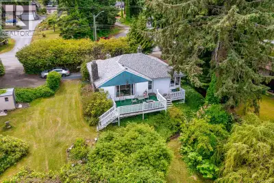 Gorgeous walk-on oceanfront property that can be subdivided into multiple RSSMUH zoned lots that can...
