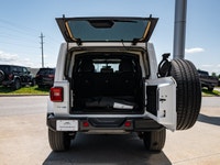 Welcome to 400 Chrysler Dodge Jeep Ram. TRANSMISSION: 8-SPEED TORQUEFLITE AUTO PHEV (STD),BRIGHT WHI... (image 7)