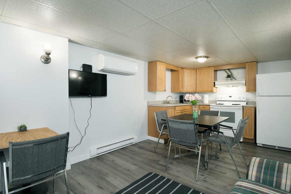 C7 BSMT - 3 BEDROOMS 2