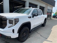 2022 GMC Sierra 1500 AT4X 4x4 Crew Cab with the powerful 6.2L V8 and only 59,153 km. Clean history w... (image 1)