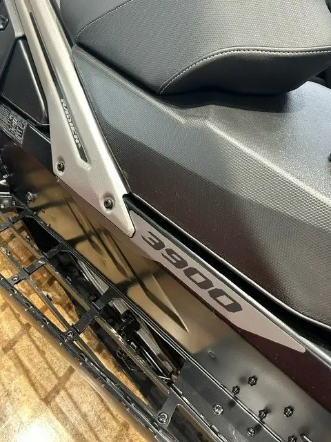 2025 Lynx Shredder DS 3900 850 E-Tec Turbo R 3.0 SHOT in Snowmobiles in St. Albert - Image 4