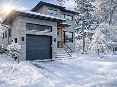 Opportunity not to be missed! Located in a picturesque neighbourhood at the heart of Aylmer, this st...