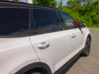 [112,000km AC / Tilt & Telescopic Steering / Power Windows-Mirrors-Power Locks-Keyless Entry / Cruis... (image 8)