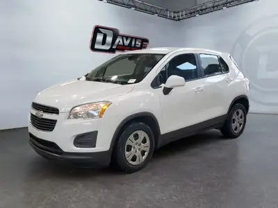 The 2015 Chevrolet Trax is a compact, city-friendly SUV with good maneuverability and safety. 1.4L 4...