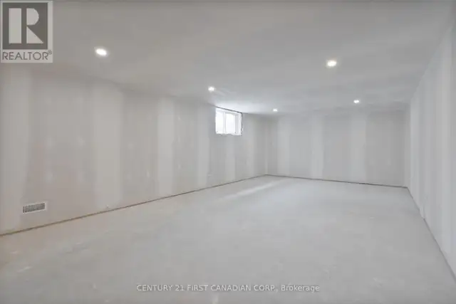 29 SHELDABREN STREET North Middlesex (Ailsa Craig), Ontario in Houses for Sale in Grand Bend - Image 27