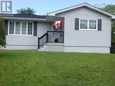 Opportunity Knocks in the Heart of Lower Sackville! Welcome to this well-maintained 3-bedroom bungal...