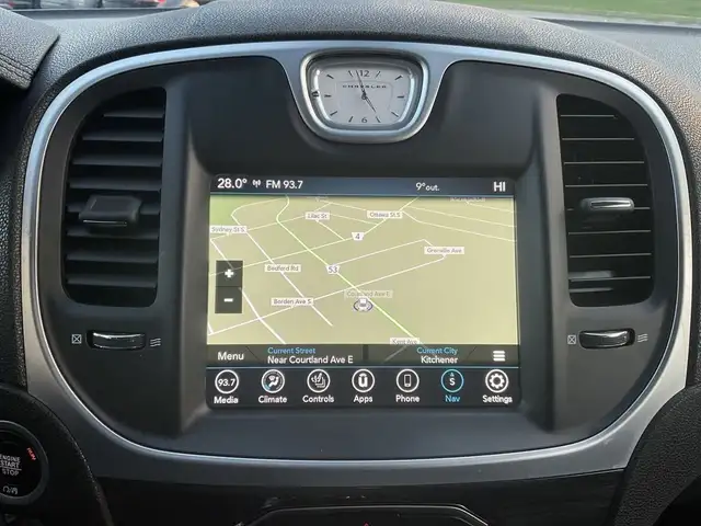 2022 Chrysler 300 Touring L AWD - LTHR! NAV! BACK-UP CAM! BSM! in Cars & Trucks in Kitchener / Waterloo - Image 22