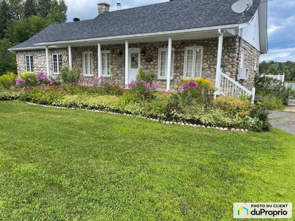 $529,000 - Bungalow for sale in Ste-Anne-Du-Lac — photo 1