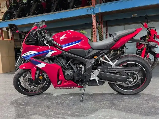 2025 Honda CBR650R in Street, Cruisers & Choppers in Calgary - Image 10