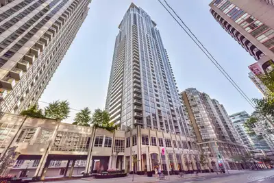 COLLEGE PARK: Large 2 Bedroom+Den Corner Condo For Rent Toronto