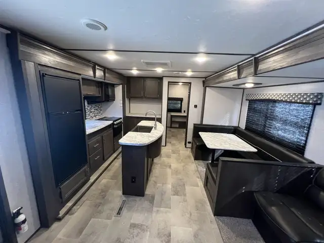 2020 DUTCHMEN COLEMAN LANTERN 337BH (FINANCING AVAILABLE) in Travel Trailers & Campers in Strathcona County - Image 7