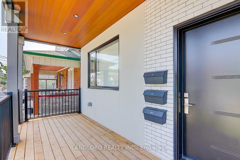 UPPER - 115 LIVINGSTONE AVENUE Toronto (Briar Hill-Belgravia), O 4