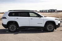 This Jeep Cherokee has a dependable Intercooled Turbo Gas/Electric I-4 1.6 L/98 engine powering this... (image 4)