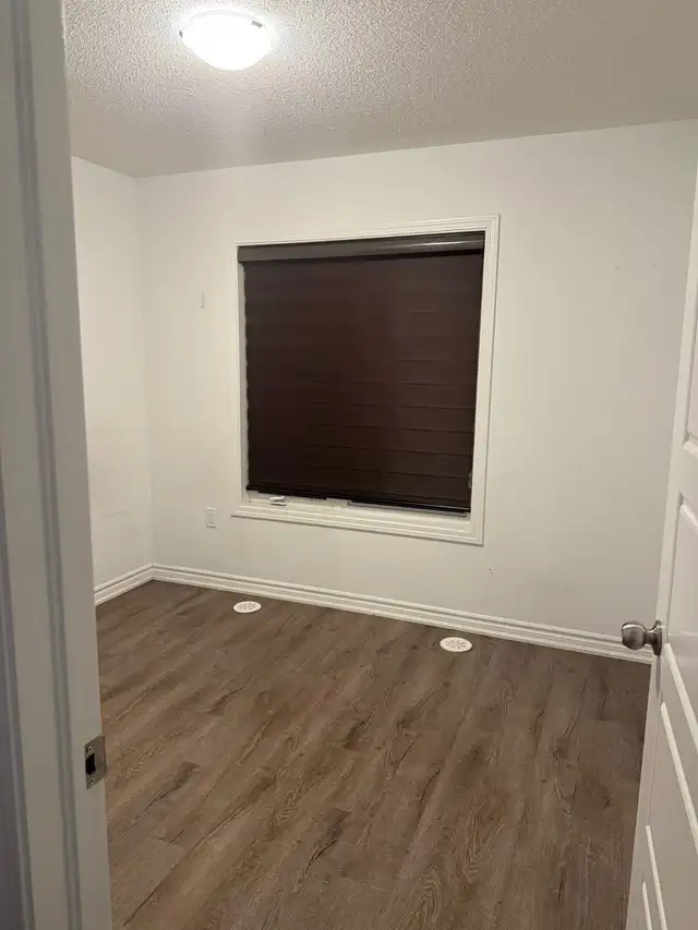 Private room for rent in Other in Oakville / Halton Region - Image 2