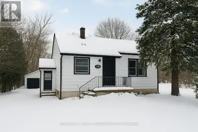 Welcome to 1131 Crumlin Sideroad, a rare 0.7-acre investment opportunity within the City of London....