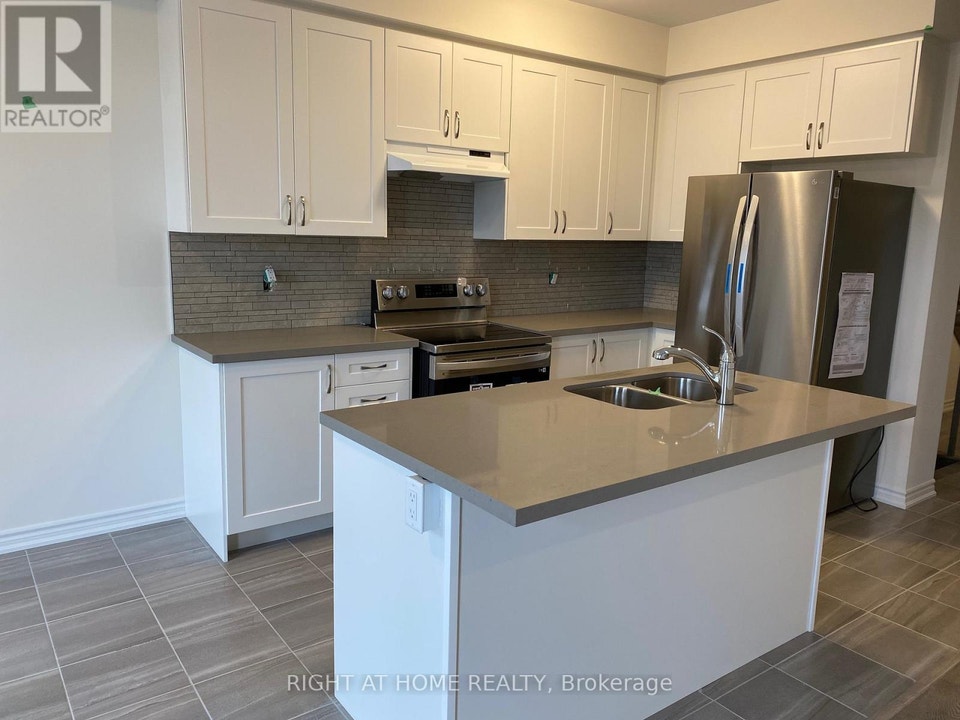 2250 GRAINGER LOOP Innisfil (Alcona), Ontario 2