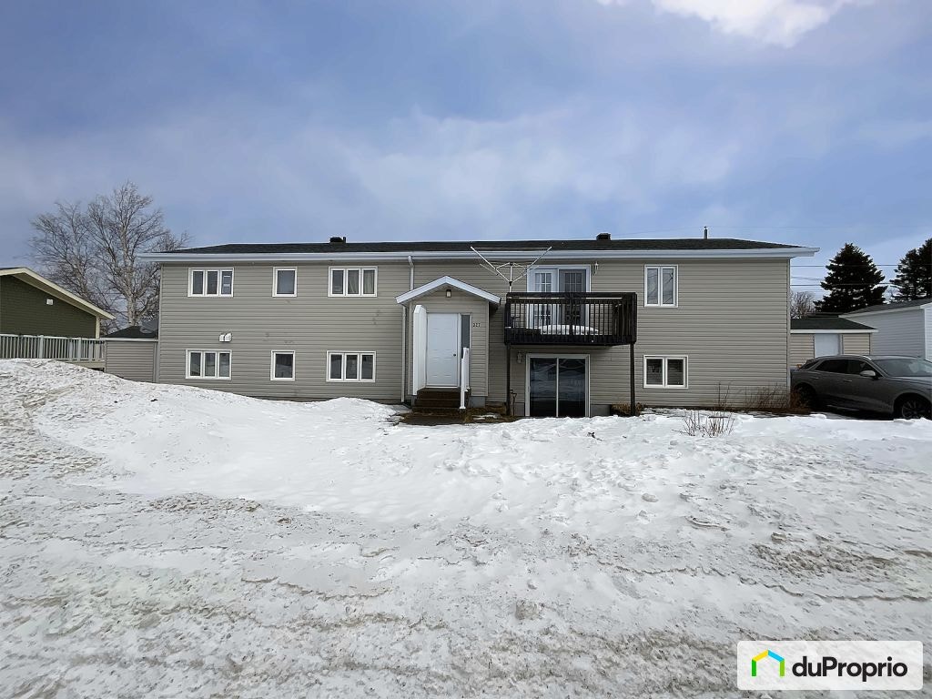 $645,000 - Quadruplex for sale in Rimouski (Pointe-Au-Père) — photo 1