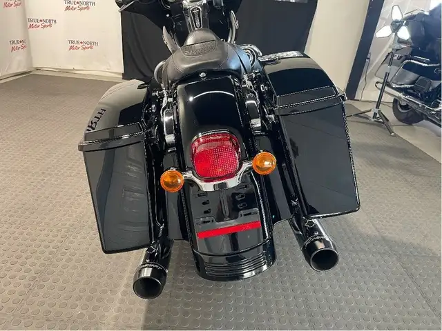 2009 Harley-Davidson Street Glide CANADIAN HARLEY/LOW KM/SERVICE in Sport Touring in North Bay - Image 18