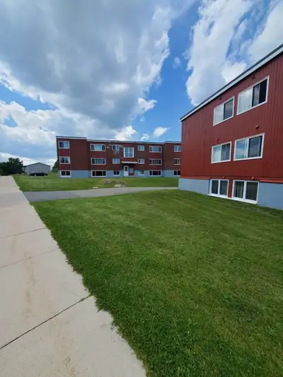 Heat, lights and hot water included, Middle floor unit. Plenty of natural light, and plenty of off s...