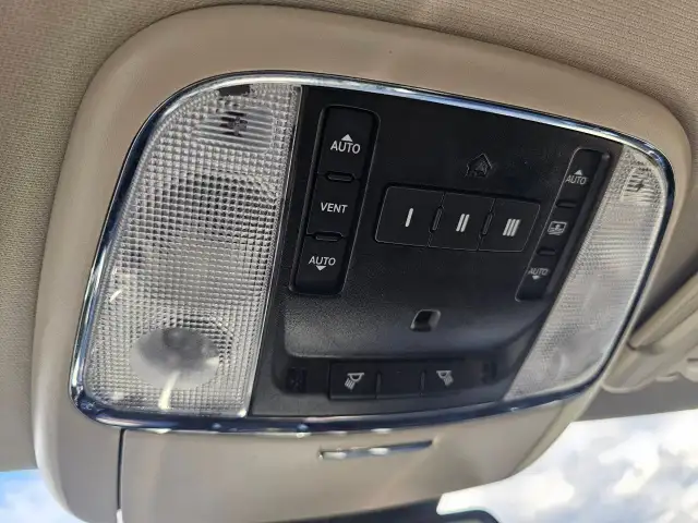 2023 Chrysler 300652756970858261215