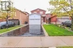 3 Bedroom Detached House Located On A Quiet Court, Child-Friendly Cul-De-Sac street - Perfect For Fi...