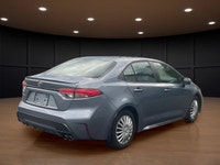 Discover the 2020 Toyota Corolla SE in a vibrant blue finish, featuring front-wheel drive and except... (image 5)